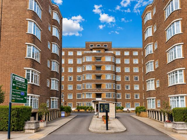 Flat for sale in Belsize Park, Greater London