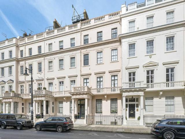 Flat for sale in Belgravia, Greater London