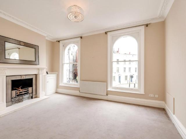 Flat for sale in Belsize Park, Greater London