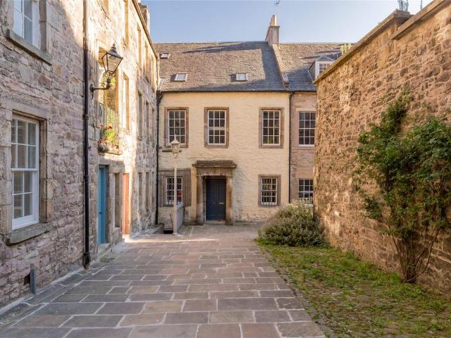Flat for sale in Old Town, Scotland