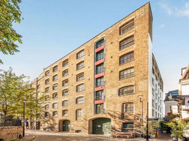 Flat for sale in Canada Water, Greater London
