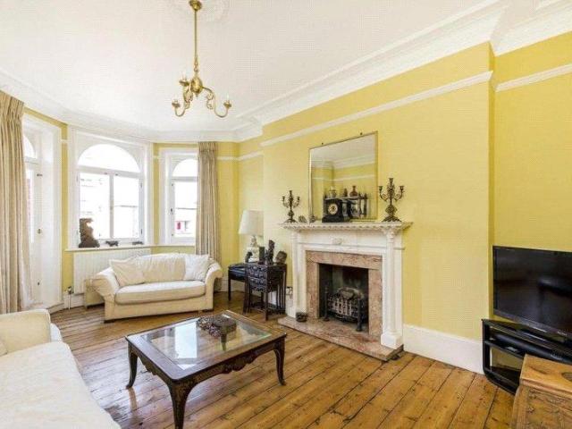 Flat for sale in Paddington, Greater London