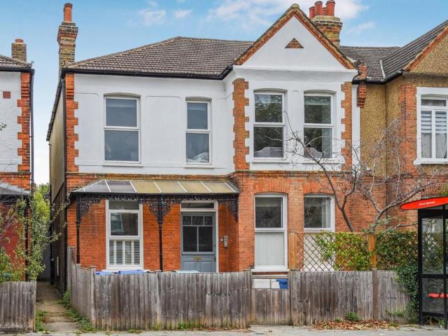 Flat for sale in Dulwich, Greater London