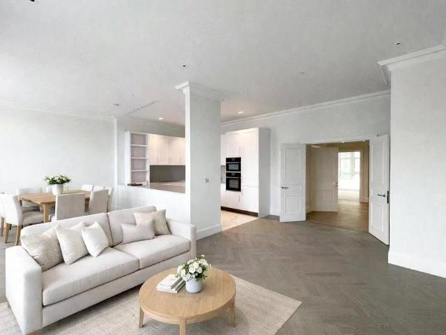 Flat for sale in Westminster, Greater London