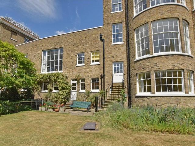 Flat for sale in London Borough of Lewisham, Blackheath