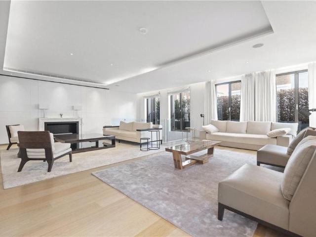 Flat for sale in Chelsea, Greater London