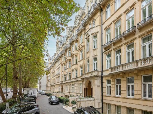 Flat for sale in Marylebone, Greater London