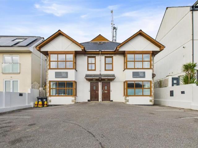 Flat for sale in Newquay, Cornwall
