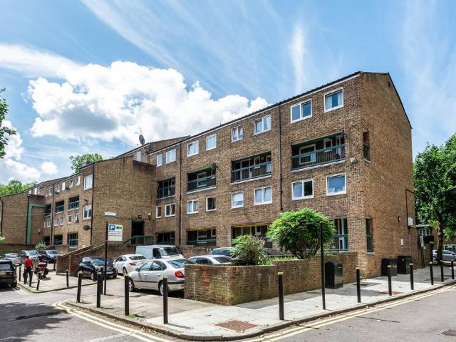 Flat for sale in Camberwell, Greater London
