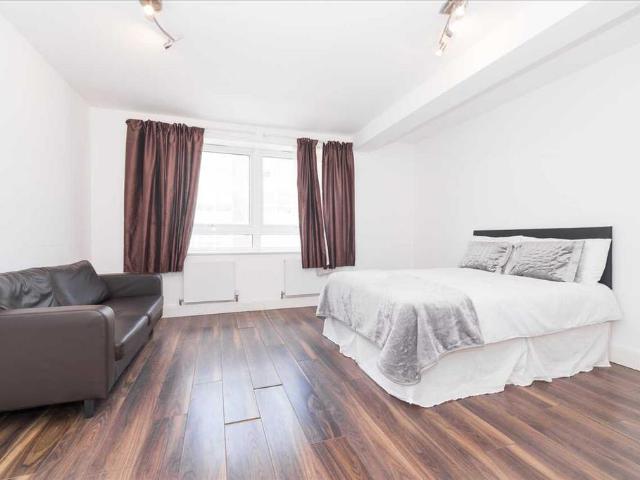 Flat for sale in Paddington, Greater London