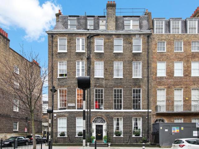 Flat for sale in Holborn, Greater London