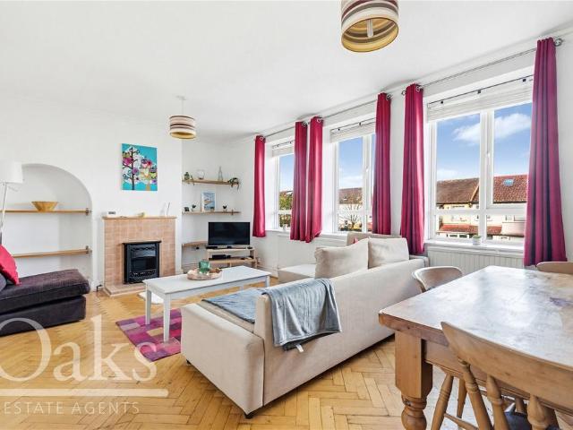 Flat for sale in Streatham, Greater London