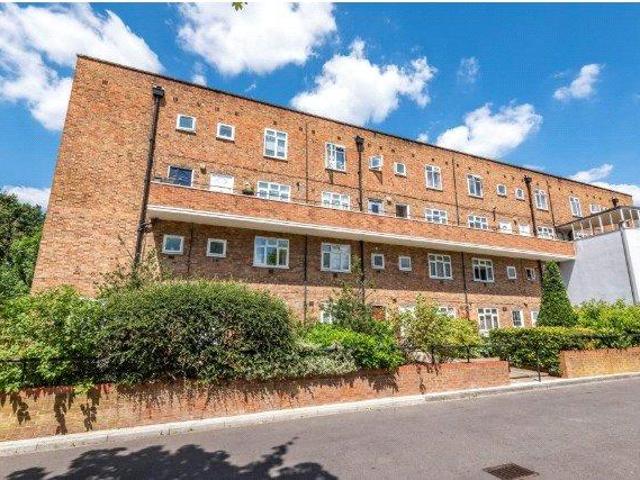 Flat for sale in Putney Vale, Greater London