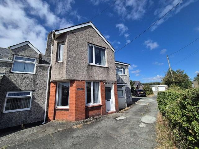 Flat for sale in Gaerwen, Wales