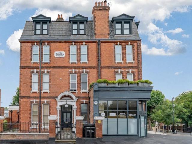 Flat for sale in Brondesbury Park, Greater London