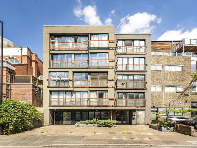 Flat for sale in Shacklewell, Greater London