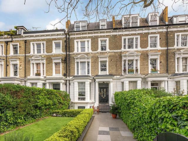 Flat for sale in Kensington, Greater London
