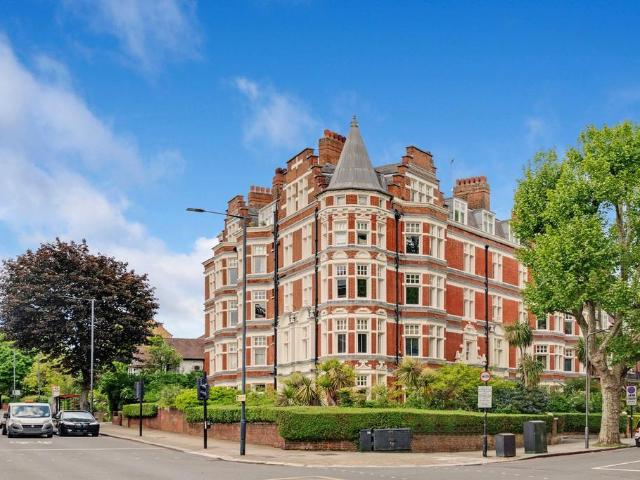 Flat for sale in West Hampstead, Greater London