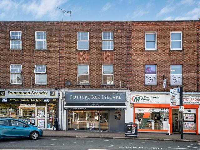 Flat for sale in Potters Bar, Sunnybank