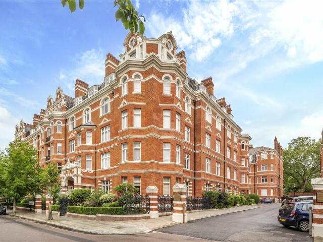 Flat for sale in Paddington, Greater London