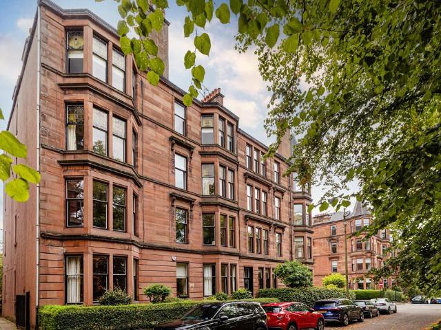 Flat for sale in Hyndland, Scotland