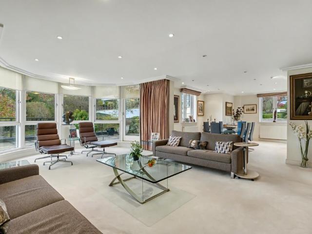 Flat for sale in West Hampstead, Greater London