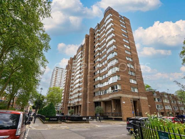 Flat for sale in Paddington, Greater London