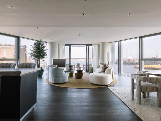 Flat for sale in Chelsea Waterfront, Greater London