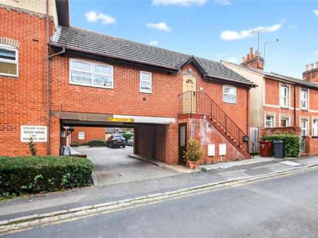 Flat for sale in Newtown, Reading
