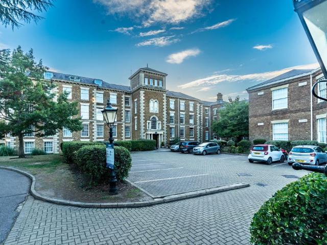 Flat for sale in London Borough of Barnet, Greater London