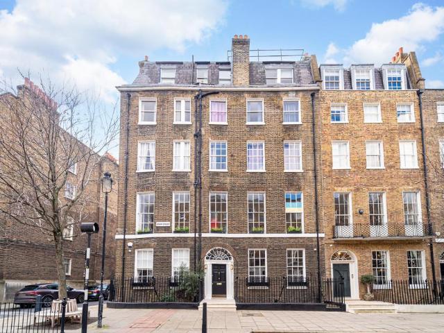Flat for sale in Holborn, Greater London