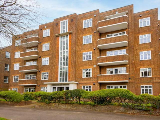 Flat for sale in Folkestone