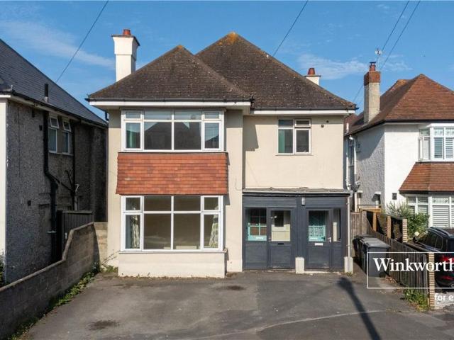 Flat for sale in Pokesdown, Bournemouth