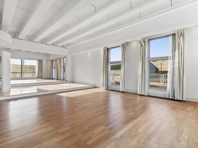 Flat for sale in Fulham, Greater London
