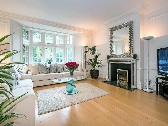 Flat for sale in Belgravia, Greater London