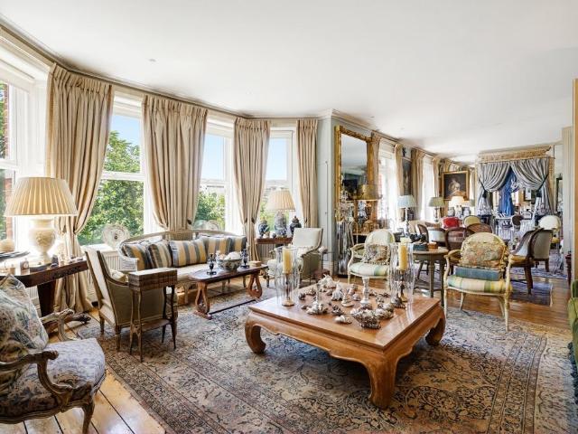 Flat for sale in Earl's Court, Greater London