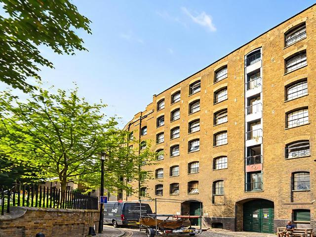 Flat for sale in Canada Water, Greater London