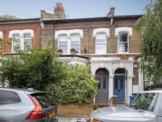 Flat for sale in Bellenden, Greater London