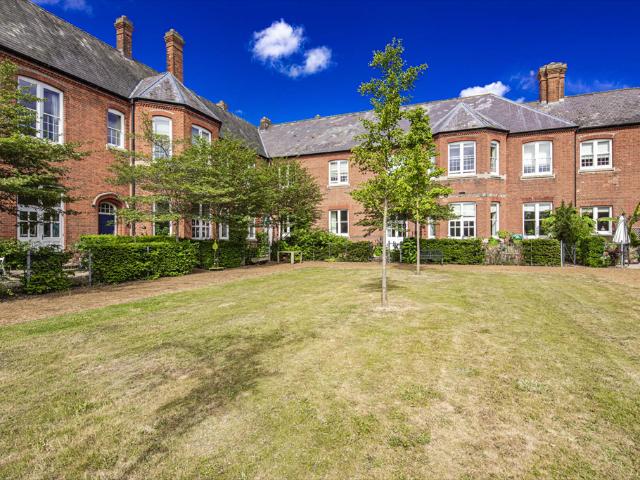 Flat for sale in Berrick Salome, Oxfordshire