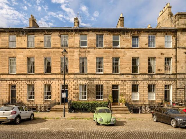 Flat for sale in New Town, Scotland