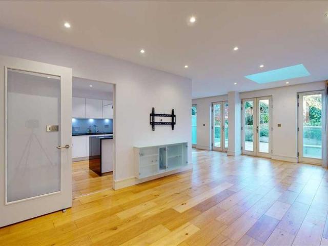 Flat for sale in Chalk Farm, Primrose Hill