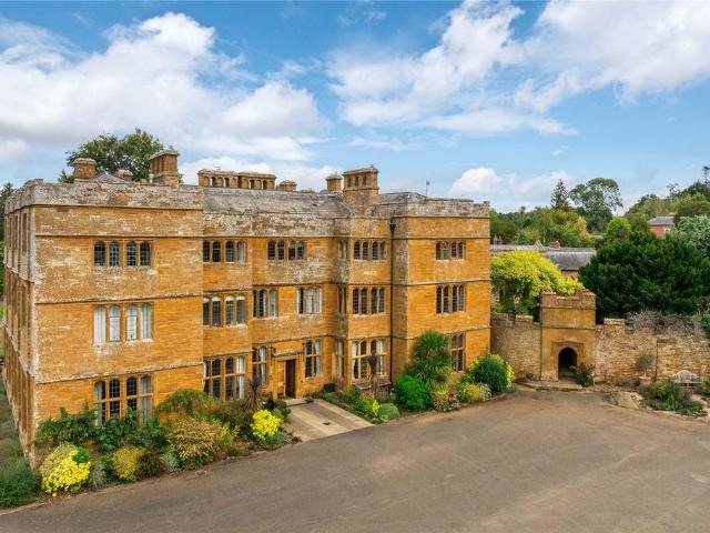 Flat for sale in Brockhall, Flore