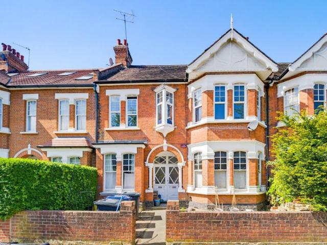 Flat for sale in London Borough of Ealing, Greater London