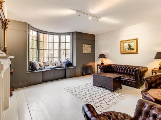 Flat for sale in Old Town, Guestling Green
