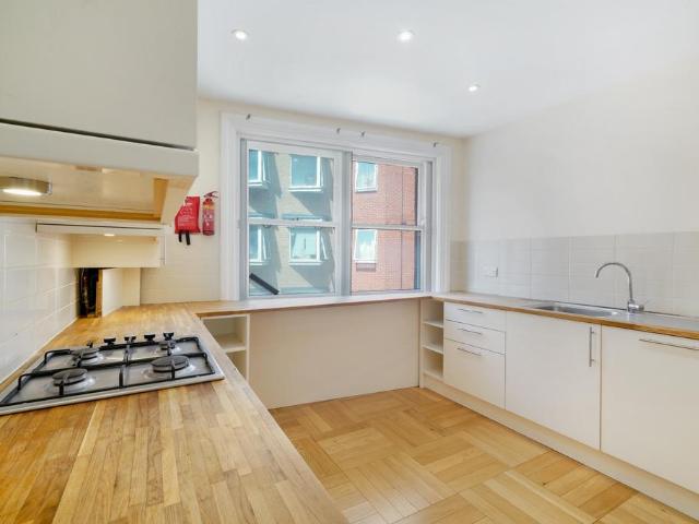 Flat for sale in Paddington, Greater London