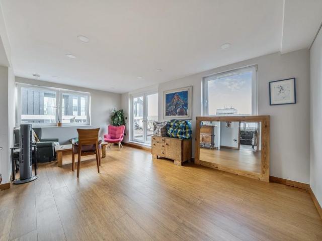 Flat for sale in Elephant and Castle, Greater London
