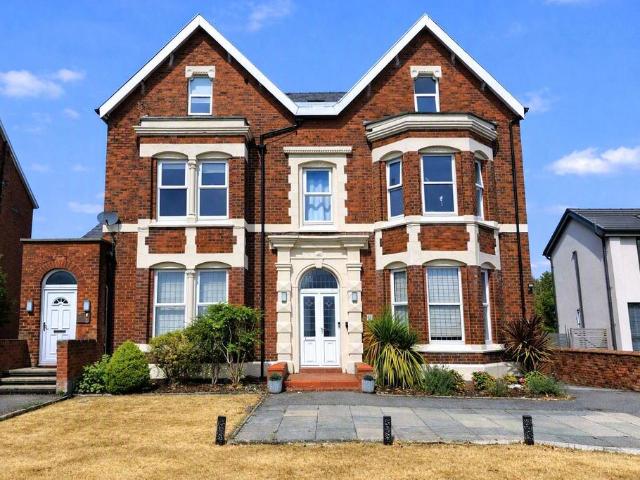 Flat for sale in Southport, Sefton