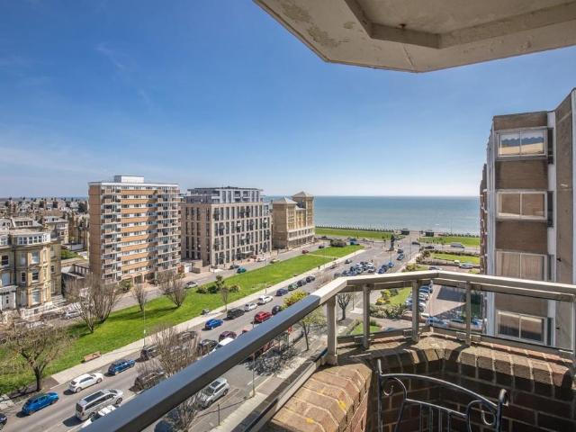 Flat for sale in Aldrington