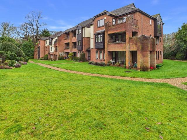 Flat for sale in Gerrards Cross, Denham