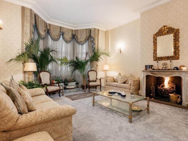 Flat for sale in Brompton, Greater London